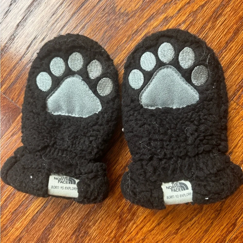 The North Face Baby Bear Suave Oso Black Mittens 0-6 months